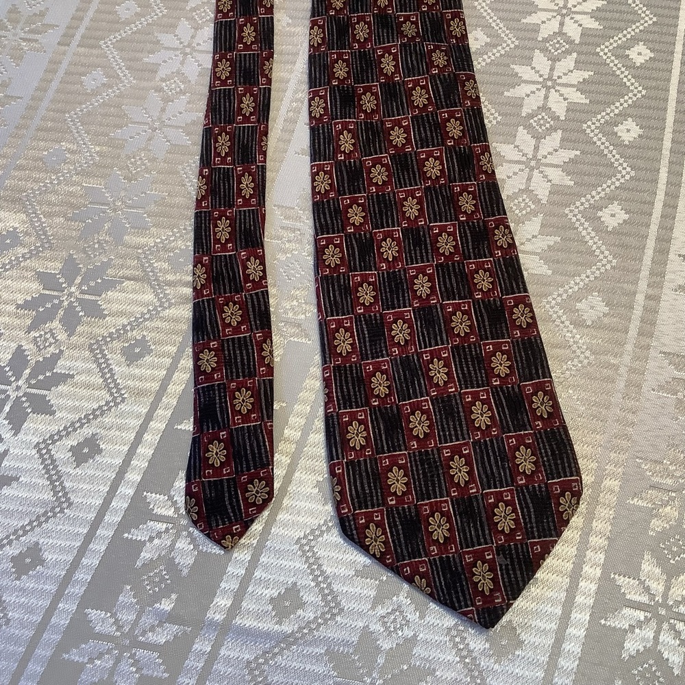 Distinction Executive Wear Tie Silk Made in Canada